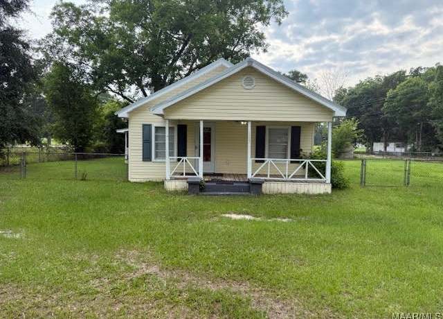 Property at 105 N Pleasant St, Geneva, AL 36340, 3 beds, 2 baths