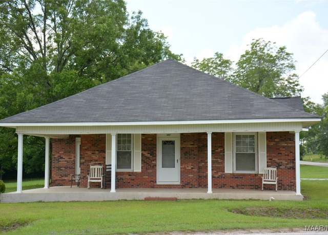 Property at 407 N John St, New Brockton, AL 36351, 2 beds, 2 baths