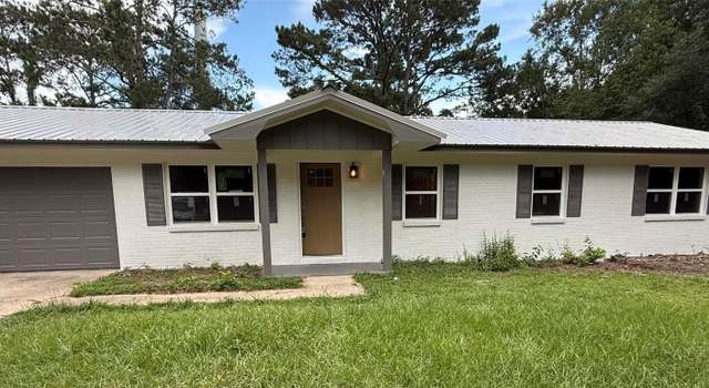 Photo of 199 Wooded Ln, Ozark, AL 36360