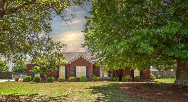 Photo of 108 Lake Ln, Headland, AL 36345