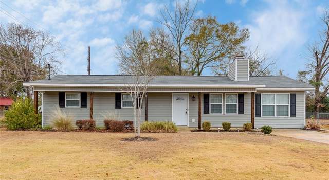 Photo of 3028 Nottingham Way, Dothan, AL 36305