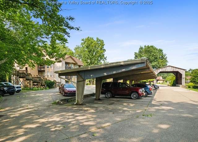 Property at 310 Oakbridge Dr, Hurricane, WV 25526, 2 beds, 2 baths