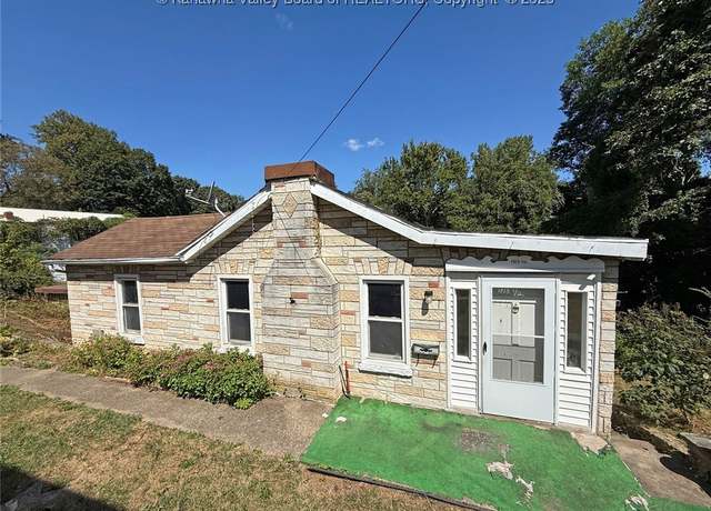 Property at 1313 1/2 Camden Dr, Charleston, WV 25302, 2 beds, 1 bath