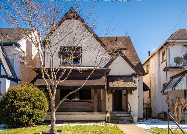 Property at 304 Park Ave, Charleston, WV 25302, 4 beds, 1.5 baths
