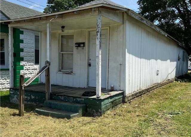 Property at 700 1/2 Buffington St, Huntington, WV 25702, 2 beds, 1 bath