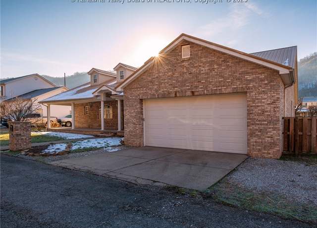 Property at 3030 Howard Ave, Belle, WV 25015, 4 beds, 2.5 baths