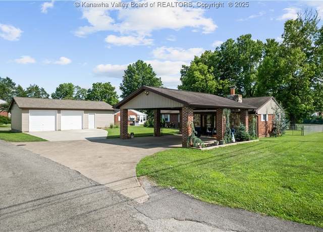 Property at 1612 Kanawha Ave, Dunbar, WV 25064, 3 beds, 2.5 baths