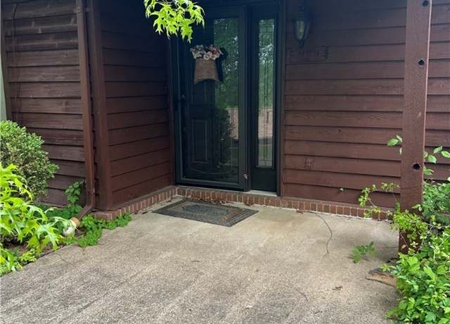 Property at 404 Powderhorn Rd, Charleston, WV 25314, 3 beds, 2 baths