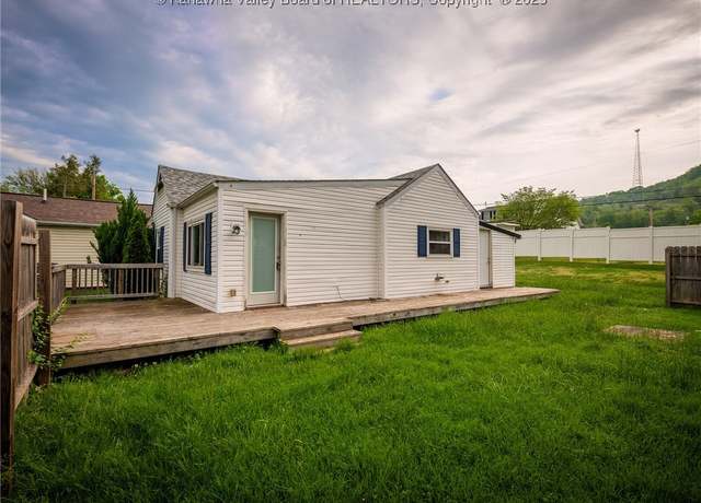 Property at 4 Main Ave, Nitro, WV 25143, 3 beds, 1 bath
