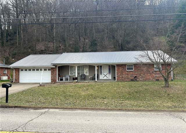 Property at 4915 Chesterfield Ave, Charleston, WV 25304, 3 beds, 2.5 baths