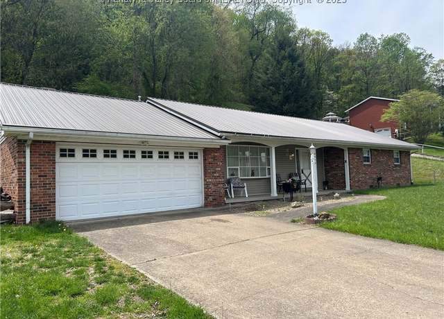 Property at 4915 Chesterfield Ave, Charleston, WV 25304, 3 beds, 2.5 baths