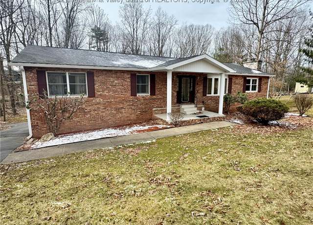 Property at 1103 Overlook Dr, Beckley, WV 25801, 3 beds, 3 baths