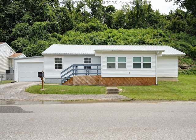 Property at 1009 Midway Dr, Dunbar, WV 25064, 4 beds, 2 baths