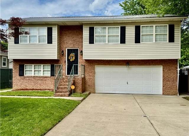 Property at 4114 Riverside dr Dr, Huntington, WV 25705, 3 beds, 3 baths