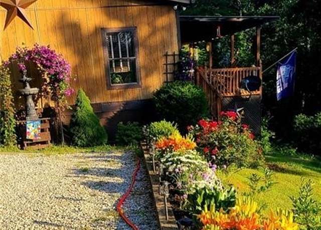 Property at 13 Trails End, Cross Lanes, WV 25313, 3 beds, 2 baths