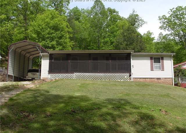 Property at 830 Daniel Boone Trl, Hurricane, WV 25526, 3 beds, 2 baths
