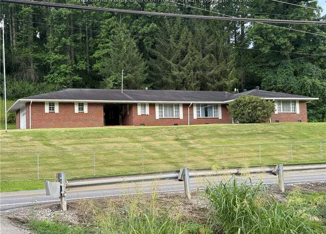 Property at 8091 Old Logan Rd, Chapmanville, WV 25601, 2 beds, 2.5 baths