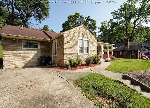 Property at 1009 Wilkie Dr, Charleston, WV 25314, 3 beds, 2 baths