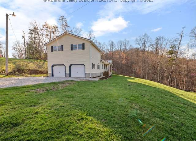 Property at 470 Woods Dr, Saint Albans, WV 25177, 3 beds, 2 baths