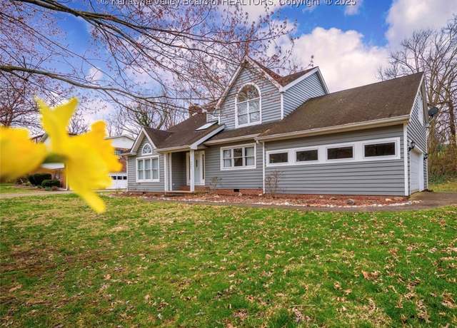Property at 4407 Kanawha Ave, Charleston, WV 25304, 3 beds, 2.5 baths