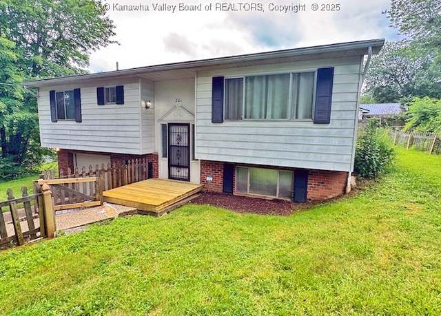 Property at 201 Shelby Dr, Cross Lanes, WV 25313, 3 beds, 2.5 baths