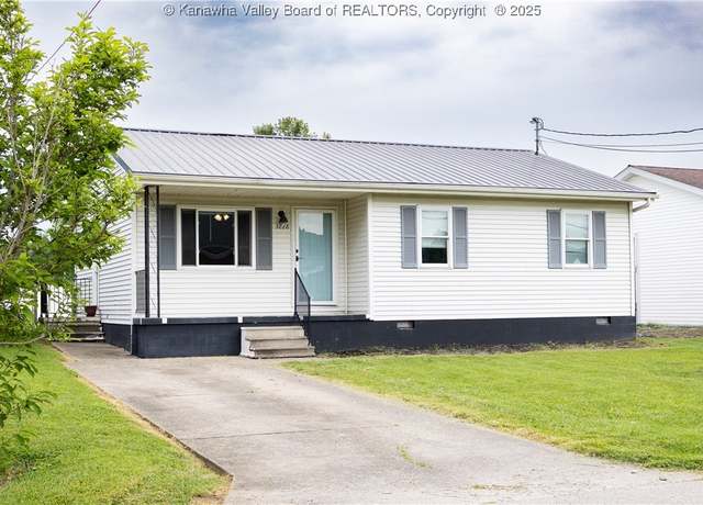 Property at 3228 Putnam Ave, Hurricane, WV 25526, 3 beds, 1 bath