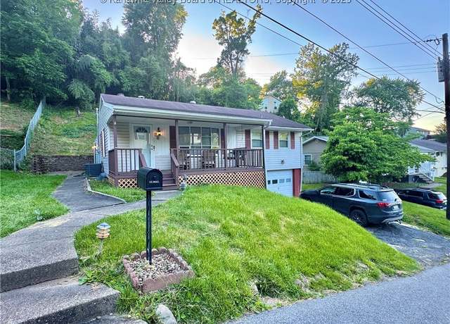 Property at 25 S Queens Ct, Huntington, WV 25705, 3 beds, 2 baths