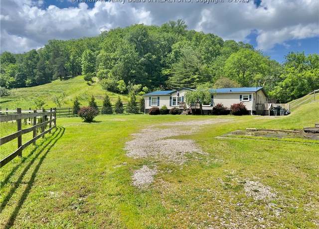 Property at 1738 Woods Dr, Saint Albans, WV 25177, 3 beds, 2 baths