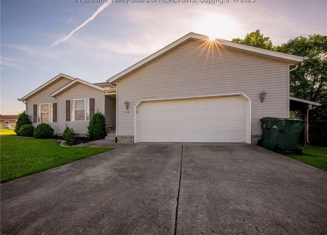 Property at 218 Nicole Dr, Hurricane, WV 25526, 3 beds, 2 baths