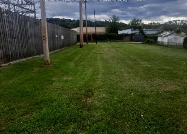 Property at 1613 Third Ave, Charleston, WV 25387
