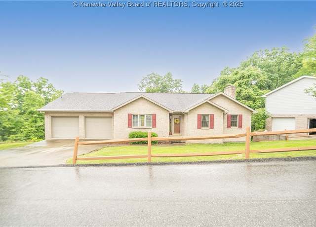 Property at 820 Suncrest Pl, Charleston, WV 25303, 3 beds, 2.5 baths