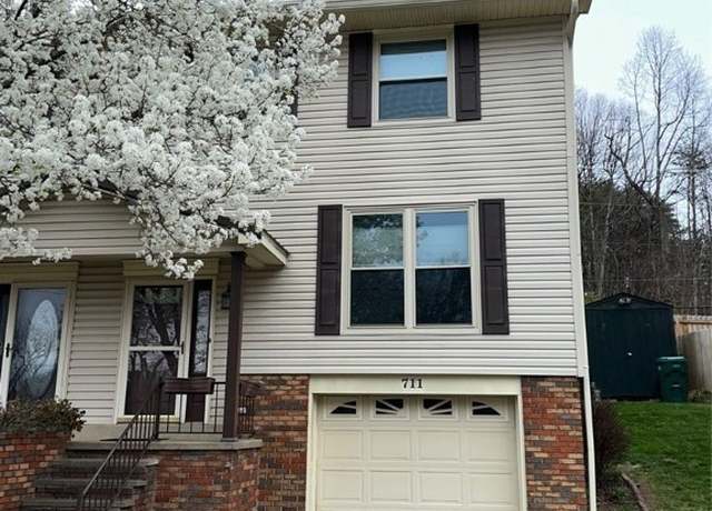 Property at 711 Woodland Dr, Nitro, WV 25143, 3 beds, 2.5 baths