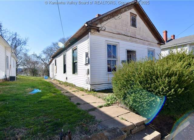 Property at 216 Sand St, Ravenswood, WV 25271, 3 beds, 1 bath