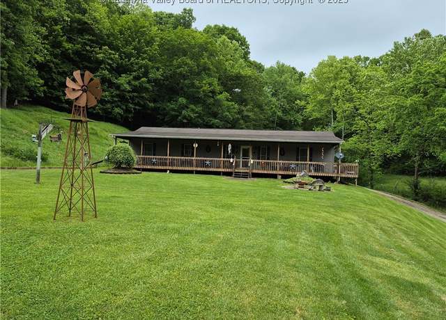Property at 10 Conaway Ln, Elizabeth, WV 26143, 3 beds, 2 baths