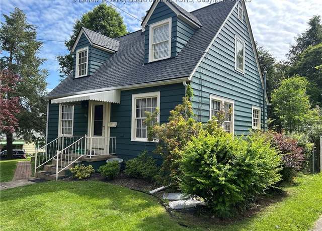 Property at 210 Green Oak Dr, Huntington, WV 25705, 3 beds, 1.5 baths