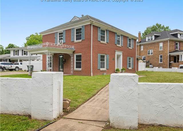 Property at 1300 Enslow Blvd, Huntington, WV 25701, 4 beds, 3 baths