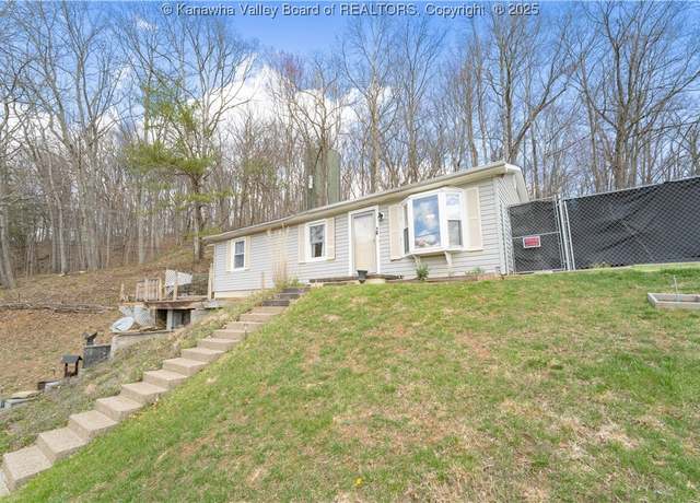 Property at 2220 Lilly Dr, Charleston, WV 25387, 3 beds, 1.5 baths