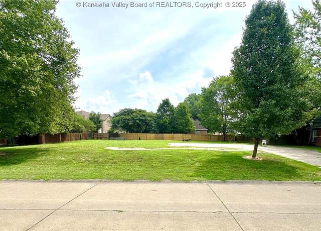 Property at 3 South Brooke Dr, Hurricane, WV 25526