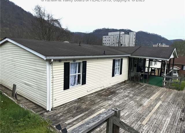Property at 107 S Early St, Montgomery, WV 25136, 4 beds, 3 baths