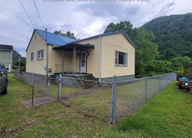 Property at 94 1/2 Kanawha Ave Ave, Smithers, WV 25186, 2 beds, 1 bath