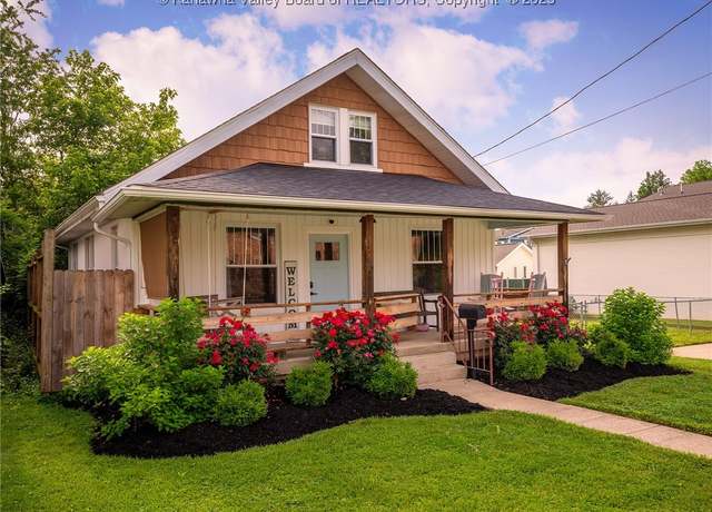 Property at 720 Spring St, Saint Albans, WV 25177, 2 beds, 1.5 baths