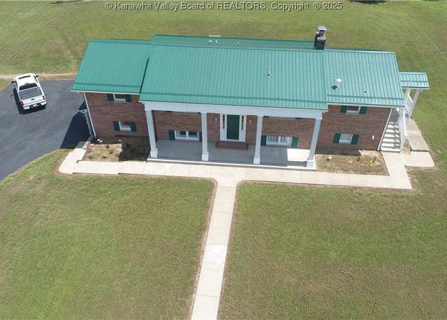 Property at 3 Lou's Dr, Elkview, WV 25071, 3 beds, 3 baths