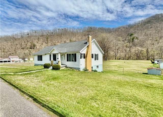 Property at 129 Riverside Dr, Madison, WV 25130, 3 beds, 2 baths