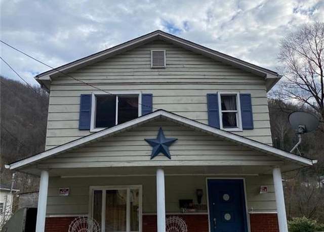 Property at 100 Holly Ave, Logan, WV 25601, 3 beds, 1.5 baths