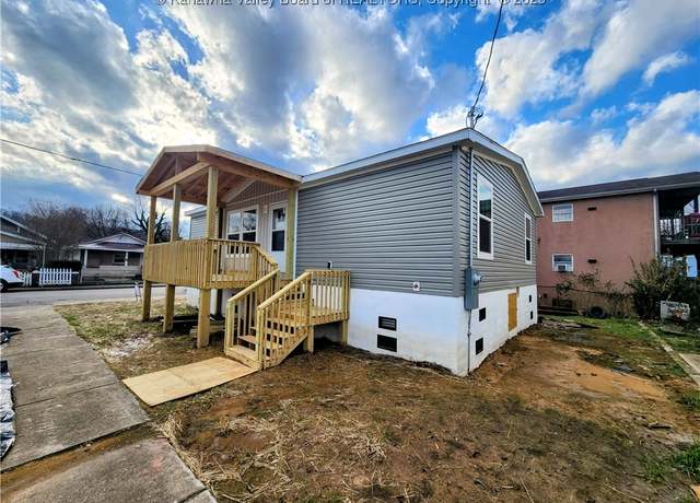 Property at 201 Bream St, Charleston, WV 25387, 3 beds, 2 baths