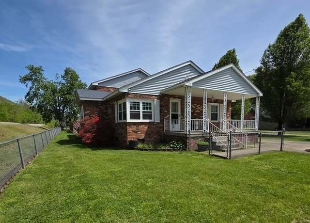 Property at 118 Maroney Ln, Belle, WV 25015, 4 beds, 2 baths