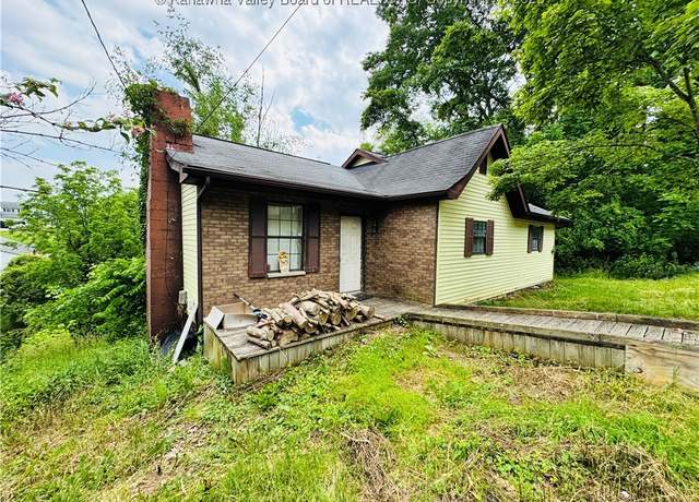 Property at 210 Ferndale Dr, Charleston, WV 25302, 4 beds, 2 baths