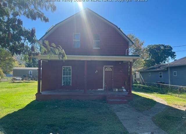 Property at 105 1st Ave, Bancroft, WV 25011, 4 beds, 1.5 baths