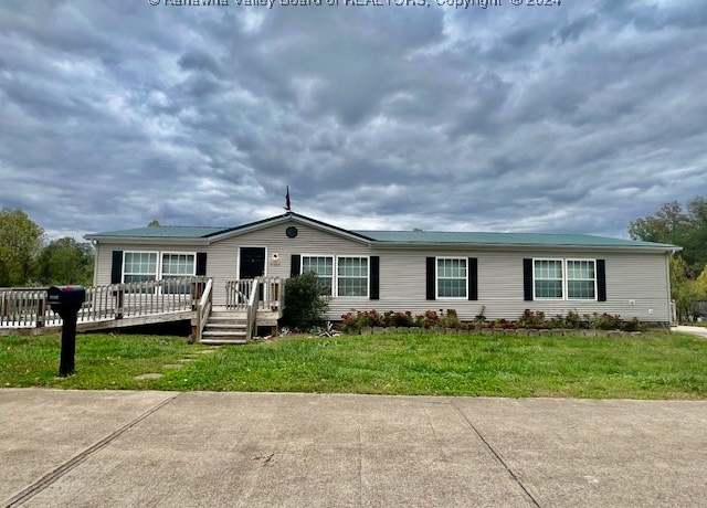 Property at 3105 Capitol Dr, Charleston, WV 25320, 4 beds, 2 baths