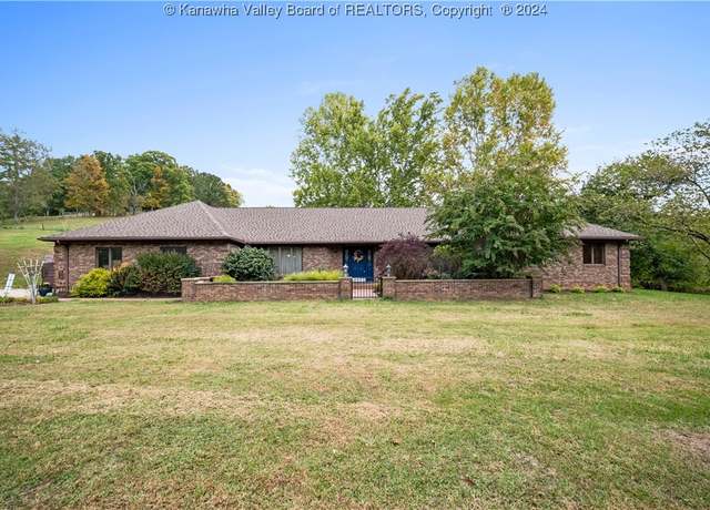 Property at 4562 Woodrum Ln, Charleston, WV 25313, 4 beds, 2.5 baths